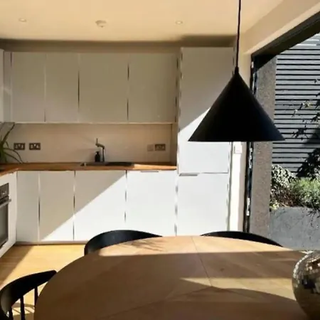 Sunlit Designer Haven In Trendy Neighbourhood