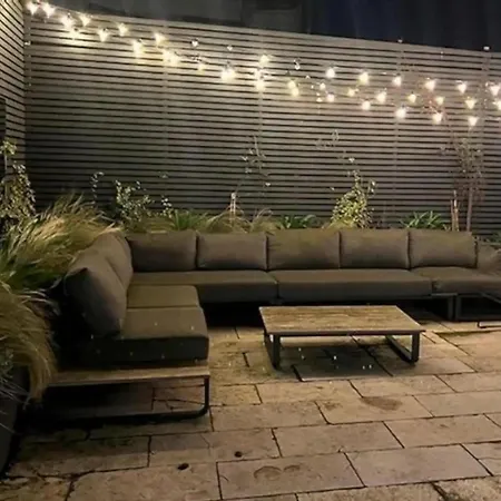Sunlit Designer Haven In Trendy Neighbourhood