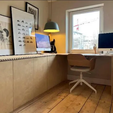 Sunlit Designer Haven In Trendy Neighbourhood *