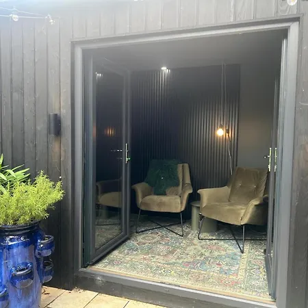 Sunlit Designer Haven In Trendy Neighbourhood