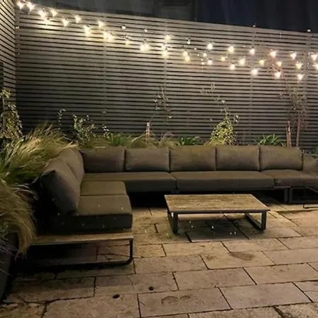 Sunlit Designer Haven In Trendy Neighbourhood *